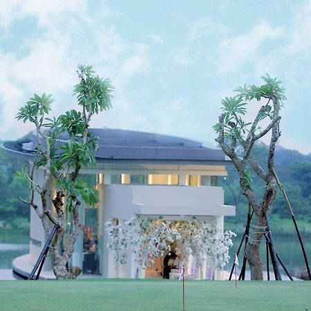 Ciputra Golf, Club & Hotel Σουραμπάγια Εξωτερικό φωτογραφία